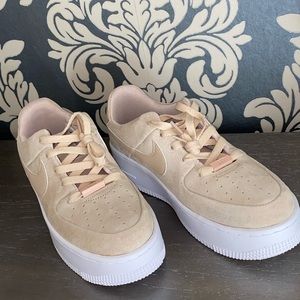 Nike Air Force one sage low